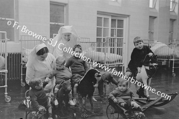 CAPPAGH HOSPITAL CHILDREN WITH TOYS FROM MT JULIET (MAJOR D.MCCALMONT)